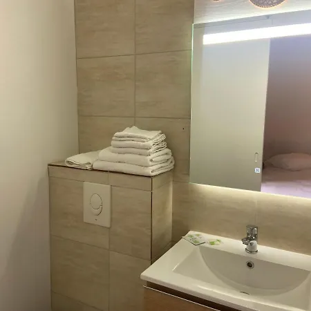Appartement T3 Bord Canal Du Midi, Piscine